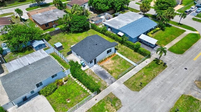 Building Photo - 3331 NW 8th Pl