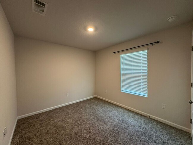 Building Photo - 807 Otto Loop