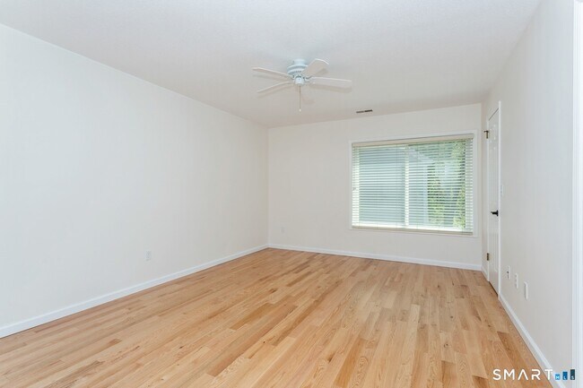 Building Photo - 33 Strathmore Ln