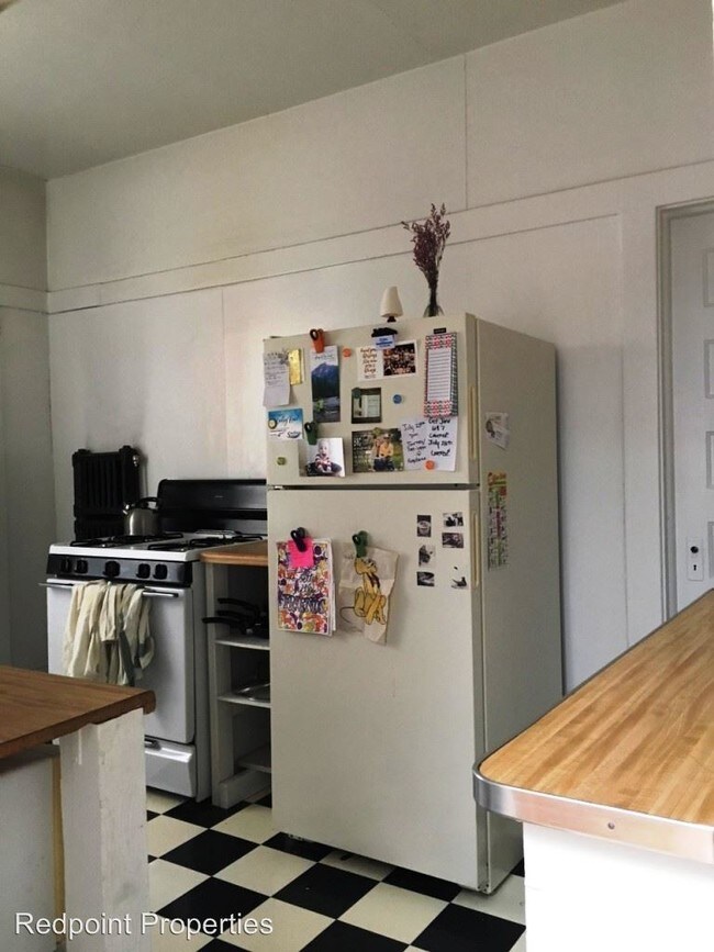 Building Photo - 715-719 Broadway N