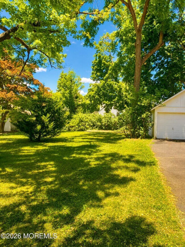 Building Photo - 129 Rumson Rd