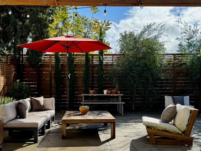 Building Photo - 1813 Fair Way