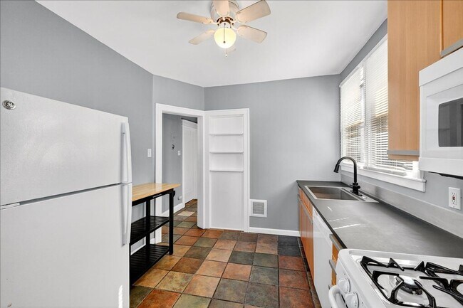 Building Photo - 5505 Rhodes Ave