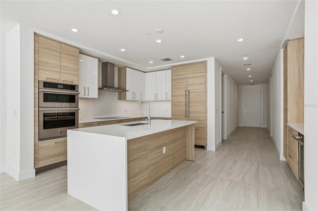 Building Photo - 301 1st St S