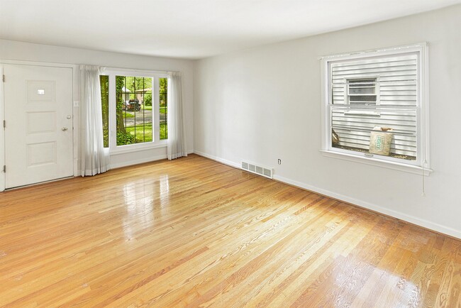 Building Photo - 160 St Benedict Ln