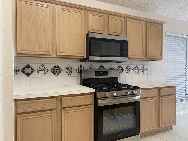 Building Photo - 4725 Park Bend Dr