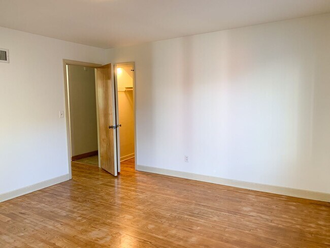 Building Photo - 318 McKinley Ave