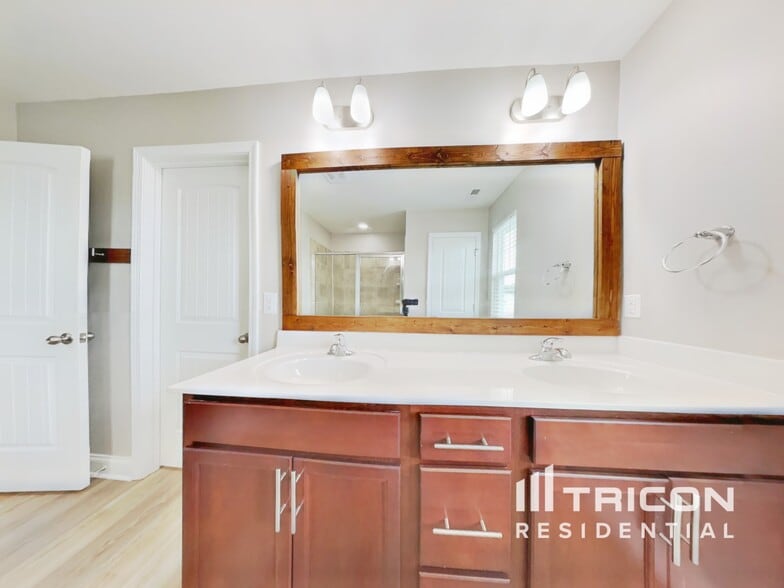 Building Photo - 50 Gallery Park Dr