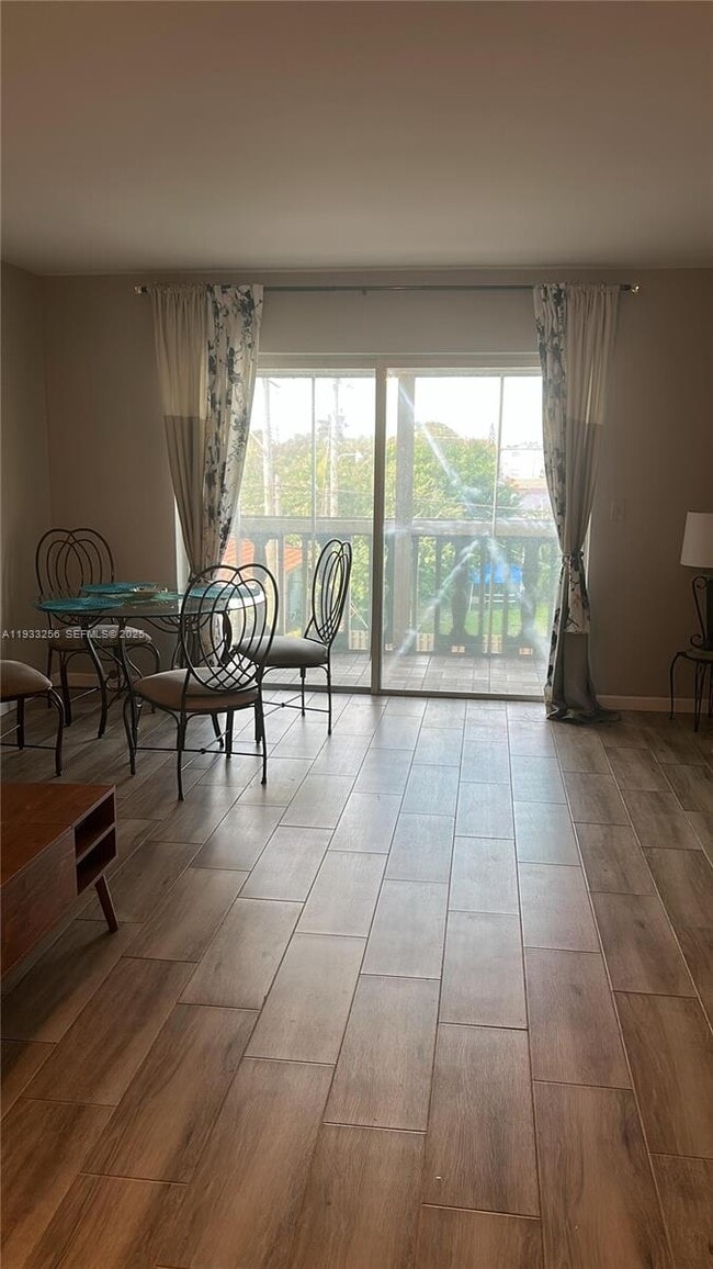 Building Photo - 215 SE 3rd Ave