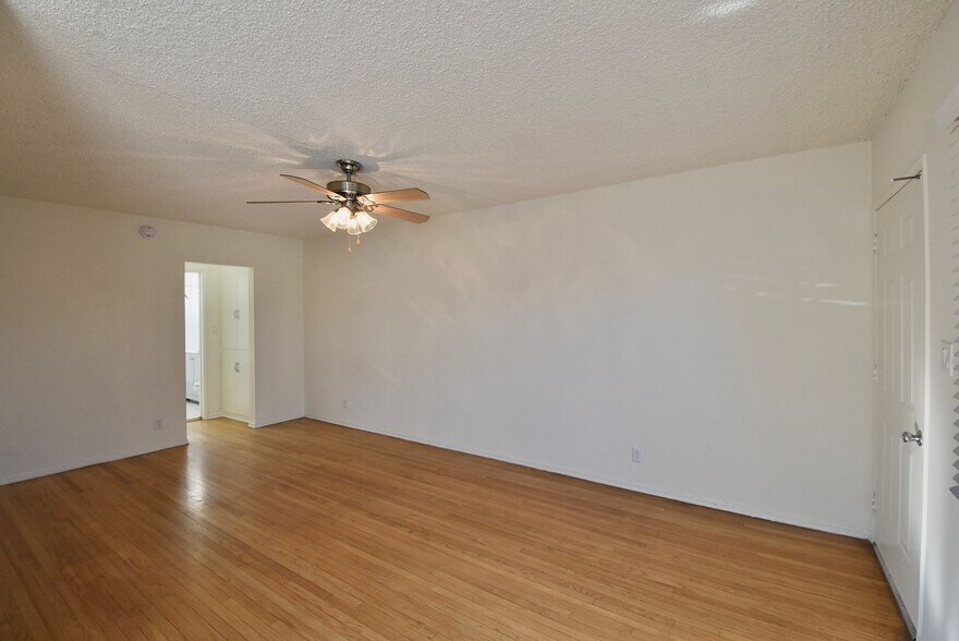 Building Photo - 5915 Fair Ave