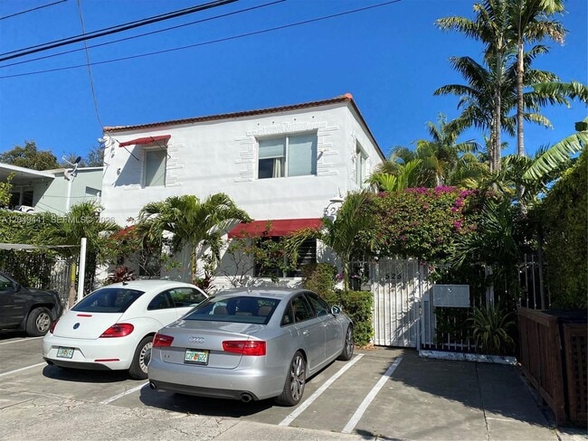 Building Photo - 525 NE 63rd St