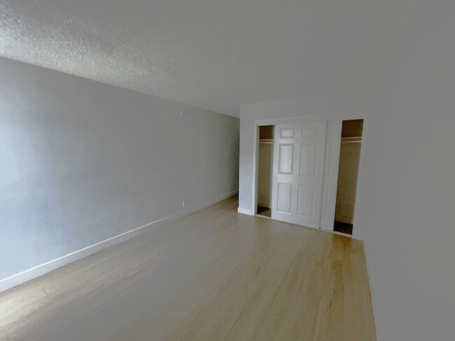 Building Photo - 327 Normandie Ave