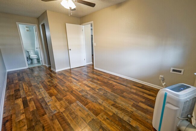 Building Photo - 403 Hayden Rd
