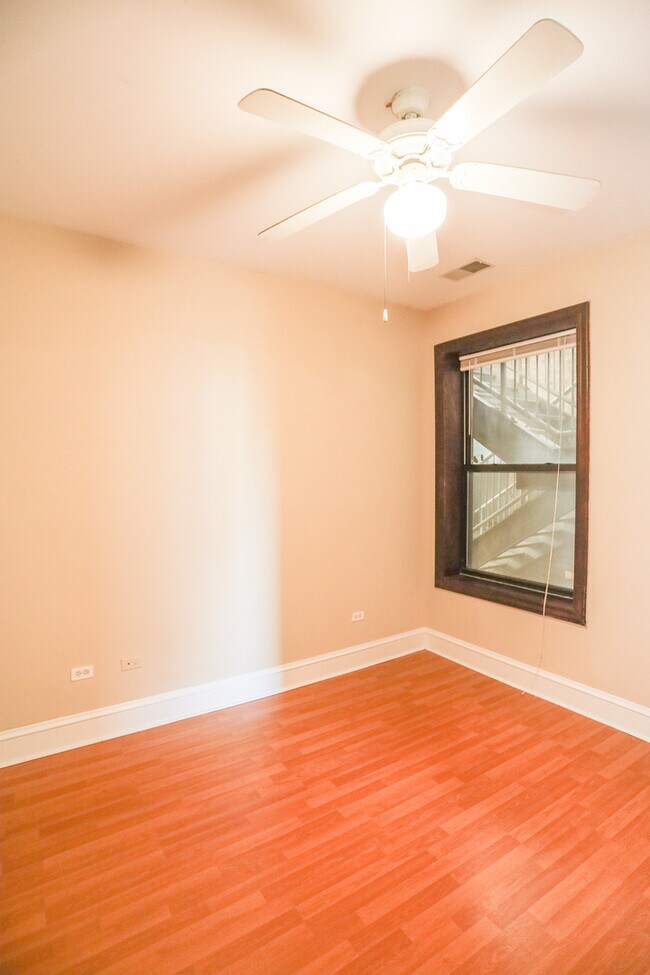 Building Photo - 3702 N Sheffield Ave