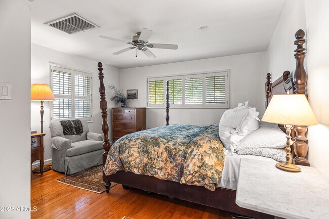 Building Photo - 4631 E Pinchot Ave