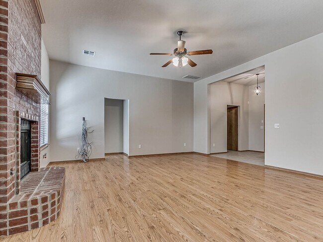 Building Photo - 4 Bed | 2 Bath | 2 Car Garage - Edmond Schools - North Hampton Addition