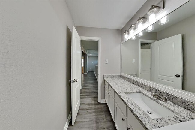 Building Photo - 21510 Duke Alexander Dr