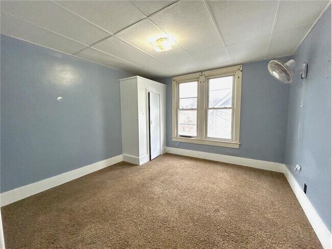 Building Photo - 214 W Warren St