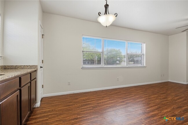 Building Photo - 302 W San Antonio St