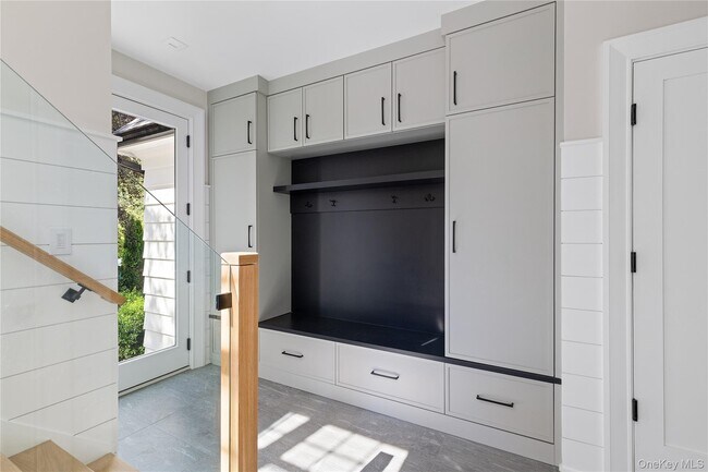 Building Photo - 42 Mamaroneck Rd