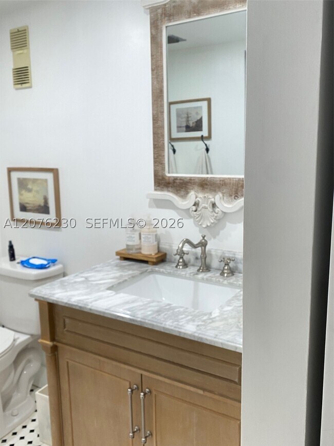 Building Photo - 9420 Poinciana Pl