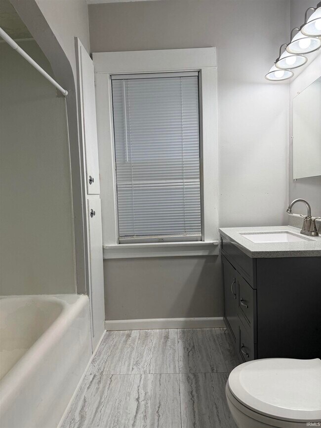 Building Photo - 1704 California Ave