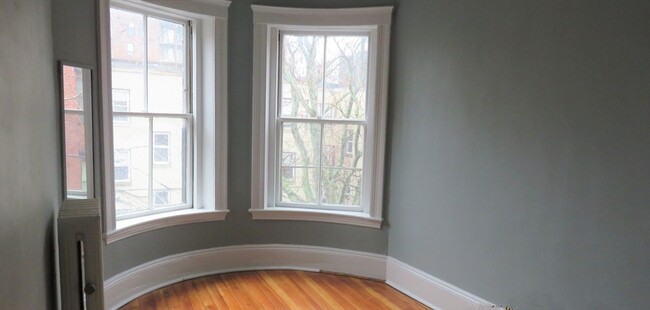 Building Photo - 39 Strathmore Rd