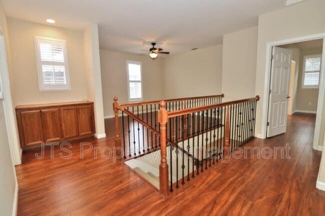 Building Photo - 217 Barnhill Dr