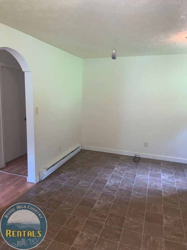 Building Photo - 2/1 in Sugar Grove; Quiet Area! Just Minutes to Boone! Available Now!