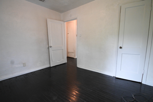 Building Photo - 2650 Scotland Dr