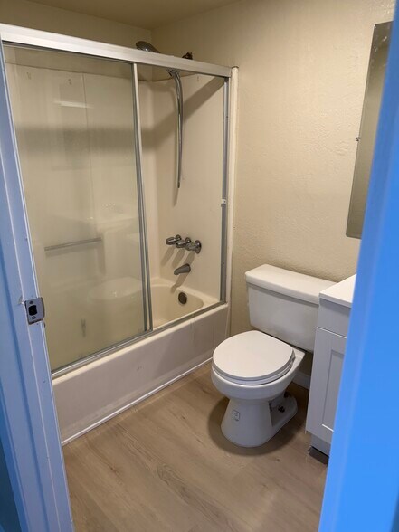 Master Bathroom - 8900 Foothill Blvd