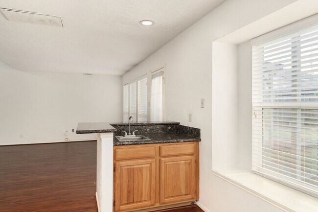 Building Photo - 3118 Kempwood Dr