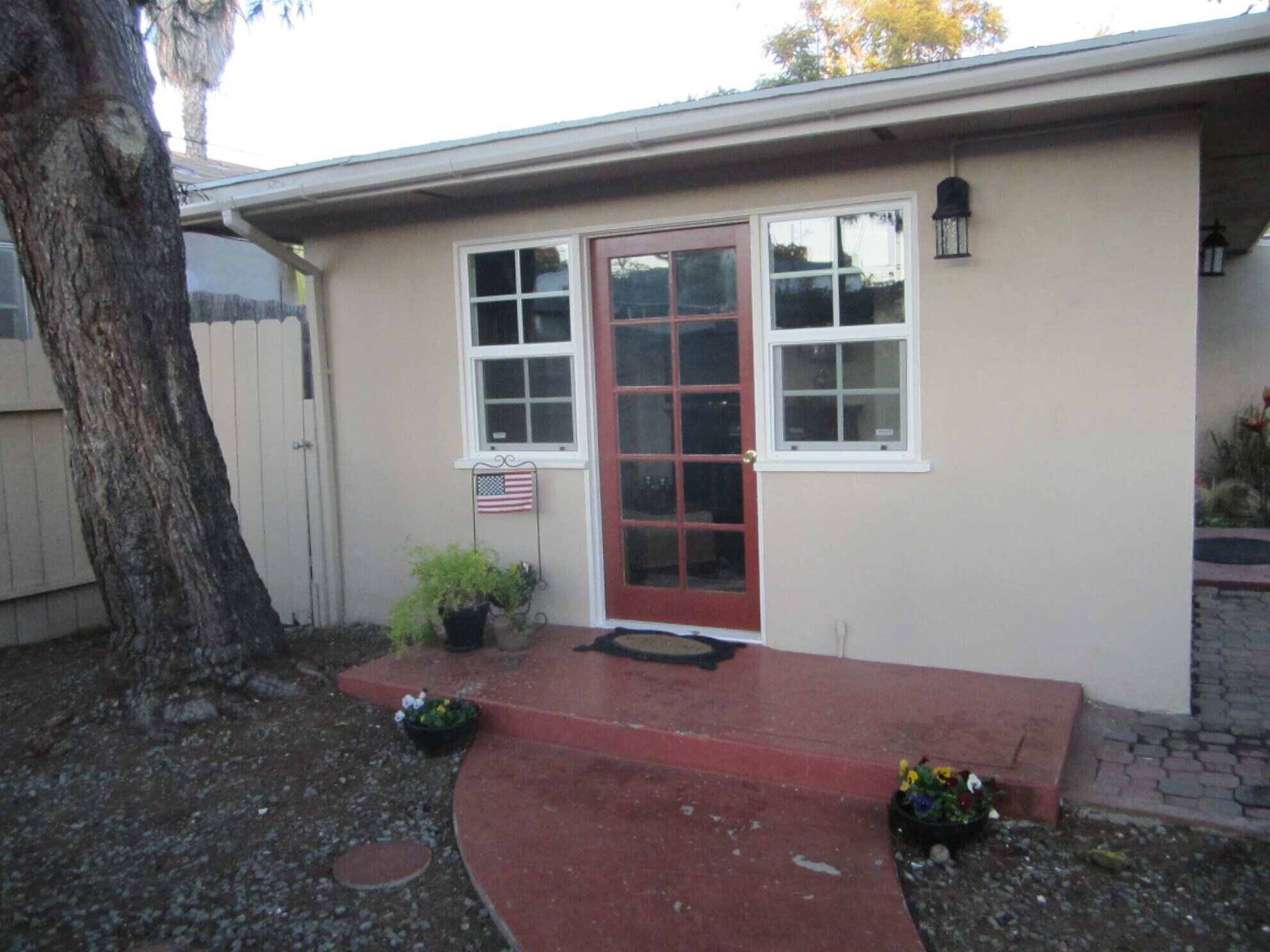 Building Photo - 655 Pomona Ave