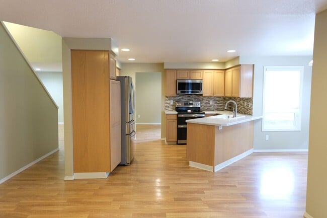 Building Photo - !!!HALF MONTH RENT FREE!!!? Beautifully Updated Home in a Peaceful, Highly Desirable Fisher’s Lan...