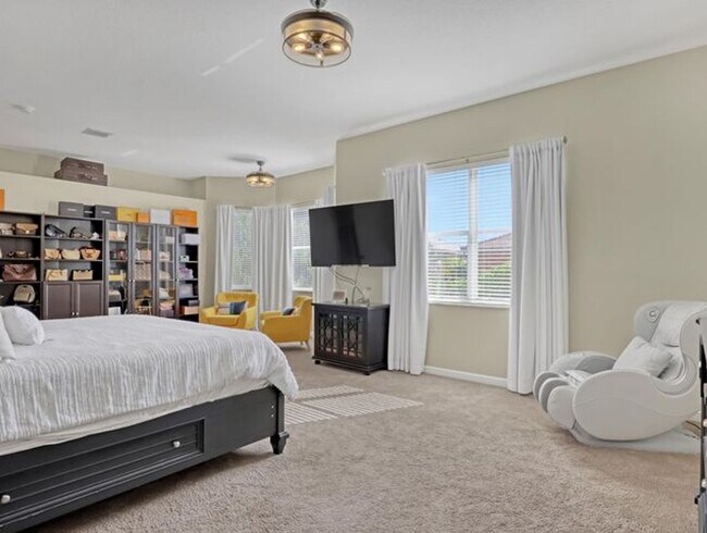 Building Photo - 2227 Ridgewood Cir