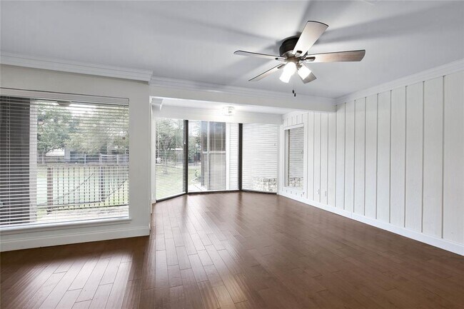 Building Photo - 195 World of Tennis Sq