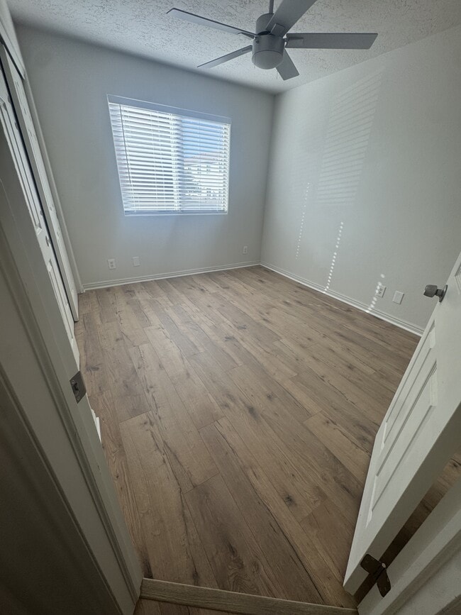 Building Photo - 1122 E 300 S