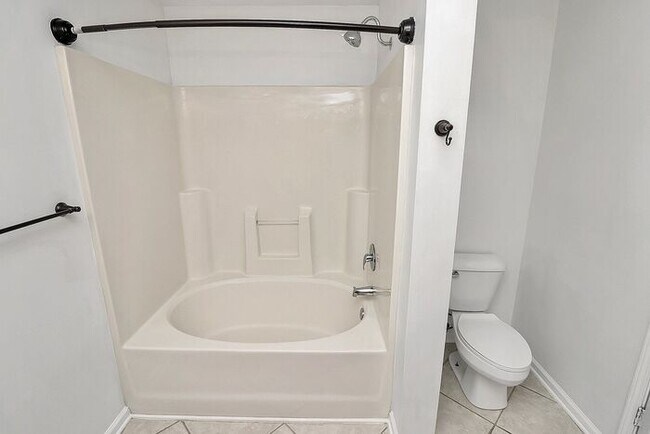 Building Photo - Spacious 2BD/2.5BA Condo in NODA!