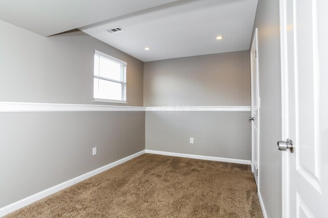 Building Photo - 4784 Orangeburg Dr