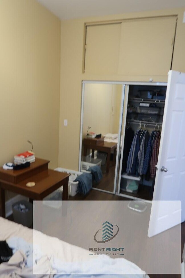 Building Photo - 1 bedroom in CHICAGO IL 60622