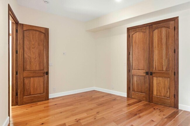 Building Photo - 3911 Pepper Tree Ct