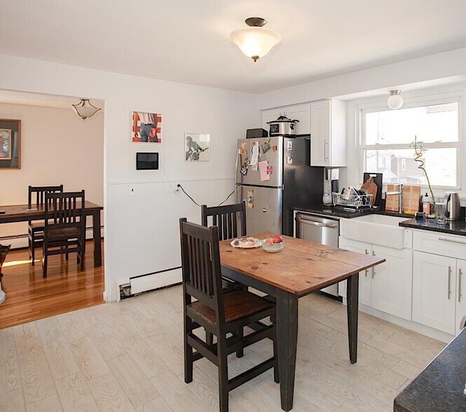 Building Photo - 22 Murdock St