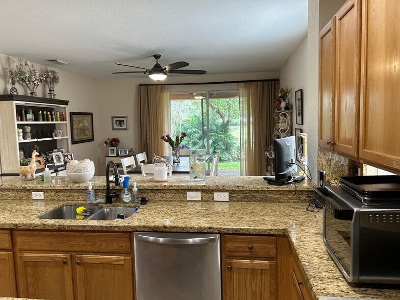 Building Photo - 759 Gazetta Way