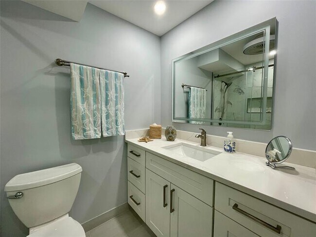 Building Photo - 4629 Poinciana St