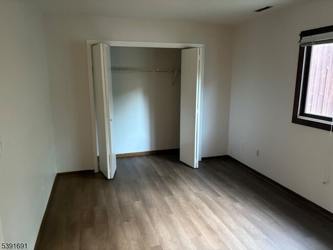 Building Photo - 2 Falkenstein Dr