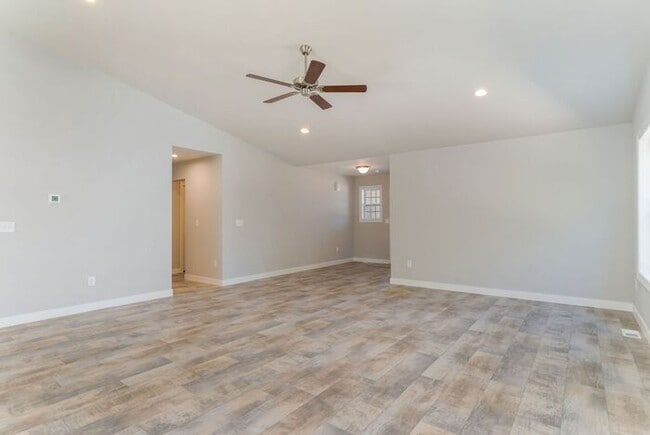 Building Photo - 1626 Carolyn Dr