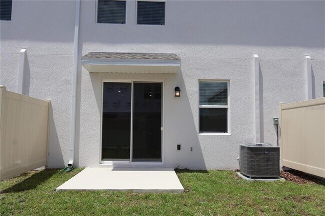 Building Photo - 2452 Skyline Lp