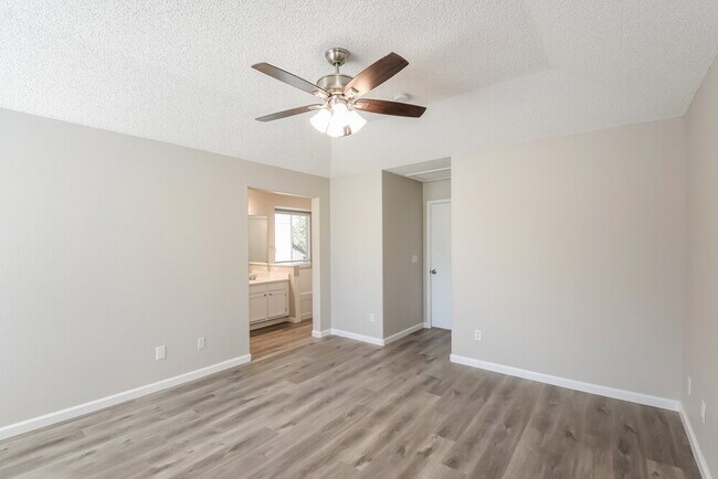 Building Photo - 5521 W 117th Pl