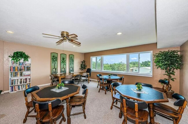 Building Photo - 4595 Chancellor St NE