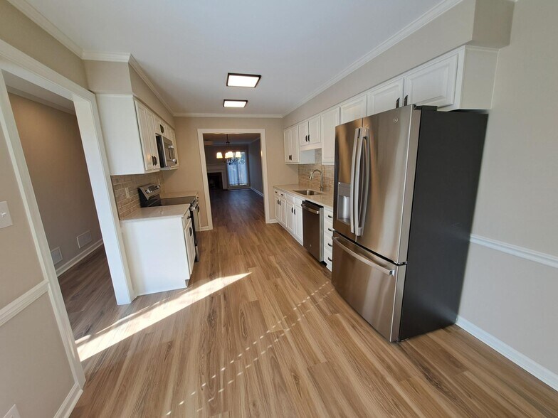 Building Photo - 616 Croston Dr